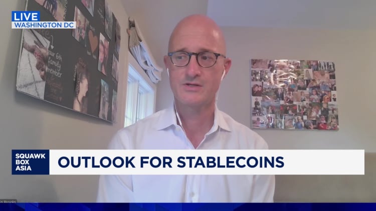 Stablecoin Flows 2026: CBDC Impact on DeFi Liquidity